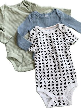 3-Piece Baby One-Piece Bodysuit Set - Green, Blue & White Heart Print